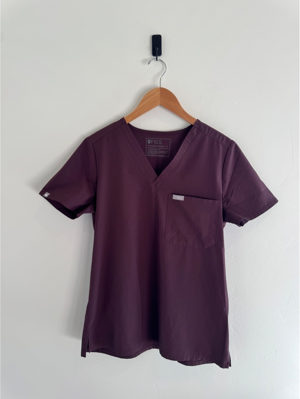 FIGS Technical Collection Purple V-Neck Scrub Top – Size Small - Picture 2 of 3
